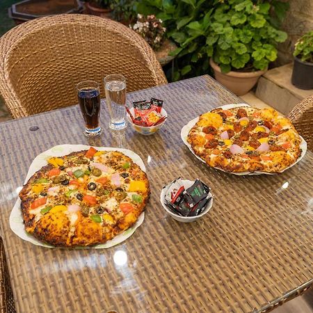 Stayvista At Floradale W Jacuzzi & Wood-Fire Pizza Касаули Экстерьер фото