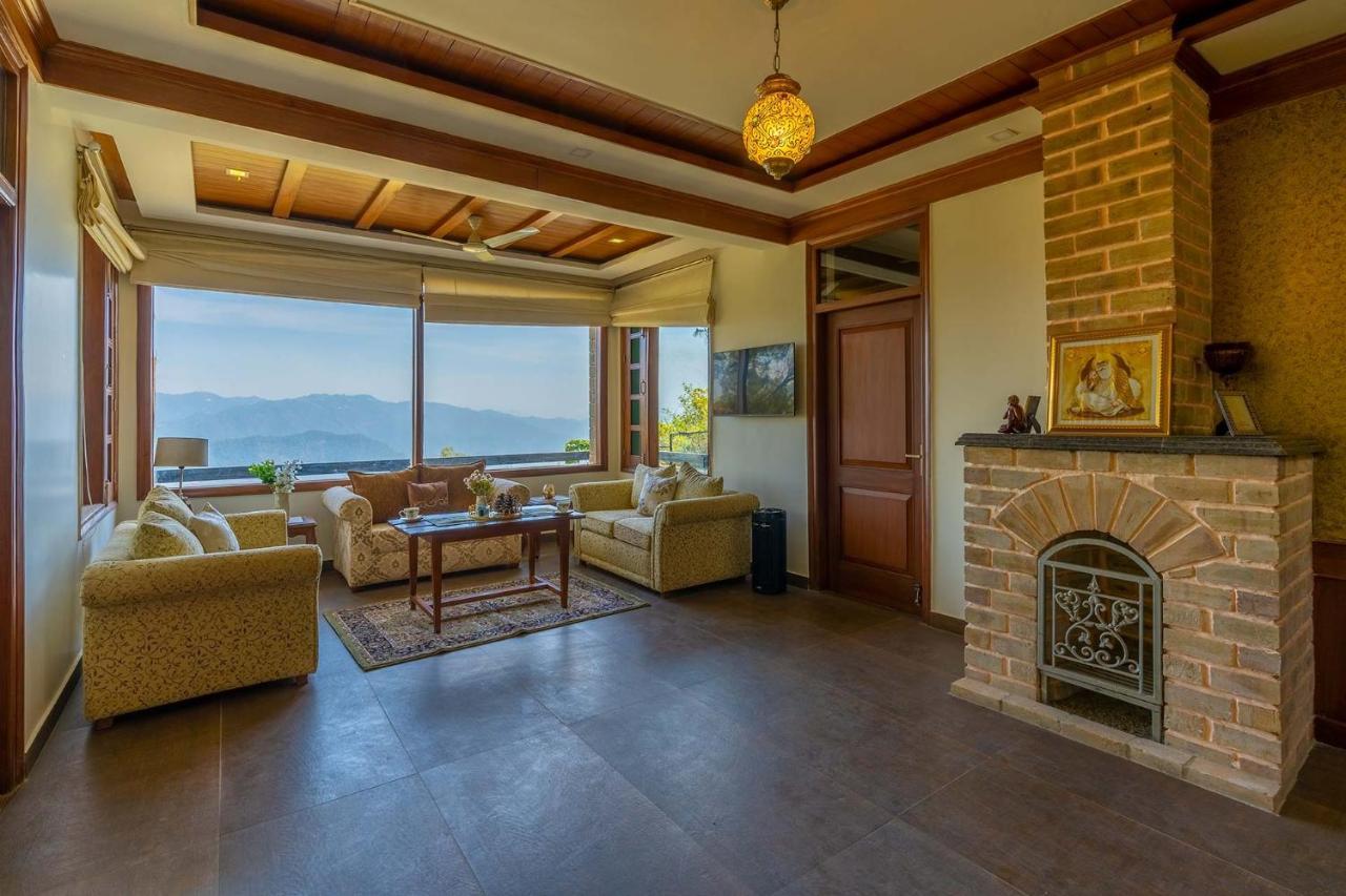 Stayvista At Floradale W Jacuzzi & Wood-Fire Pizza Касаули Экстерьер фото
