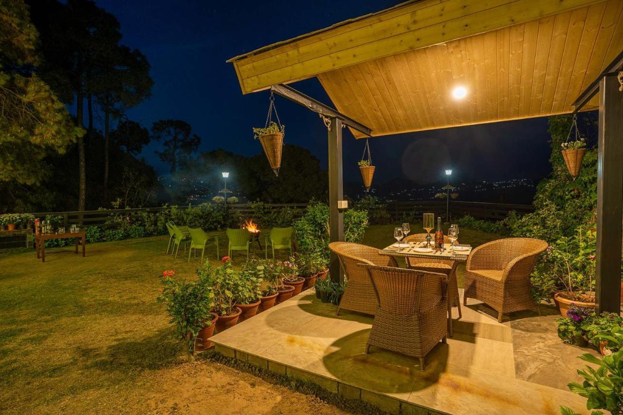 Stayvista At Floradale W Jacuzzi & Wood-Fire Pizza Касаули Экстерьер фото