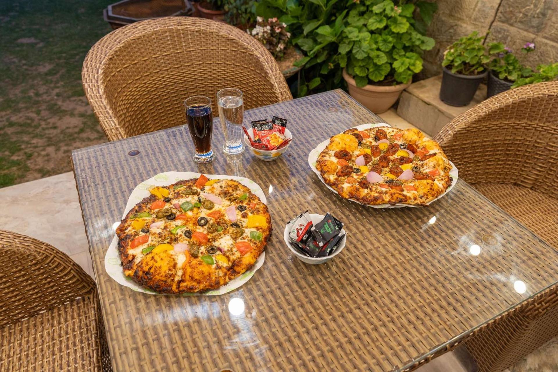 Stayvista At Floradale W Jacuzzi & Wood-Fire Pizza Касаули Экстерьер фото